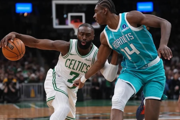 布朗35+里程碑 凯尔特人113-102逆转黄蜂 豪取4连胜