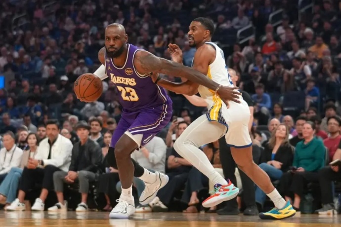 詹姆斯26+8+11！湖人119-103三杀勇士 父子连线+带伤作战封神