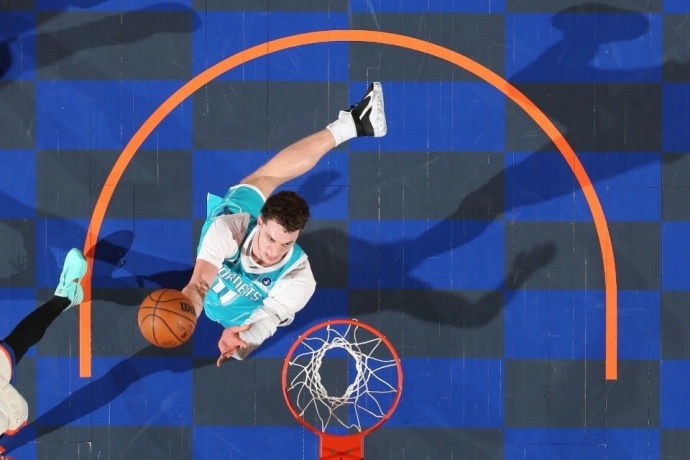 克努佩尔14+6+5！黄蜂110-96胜尼克斯 锁定东部第九